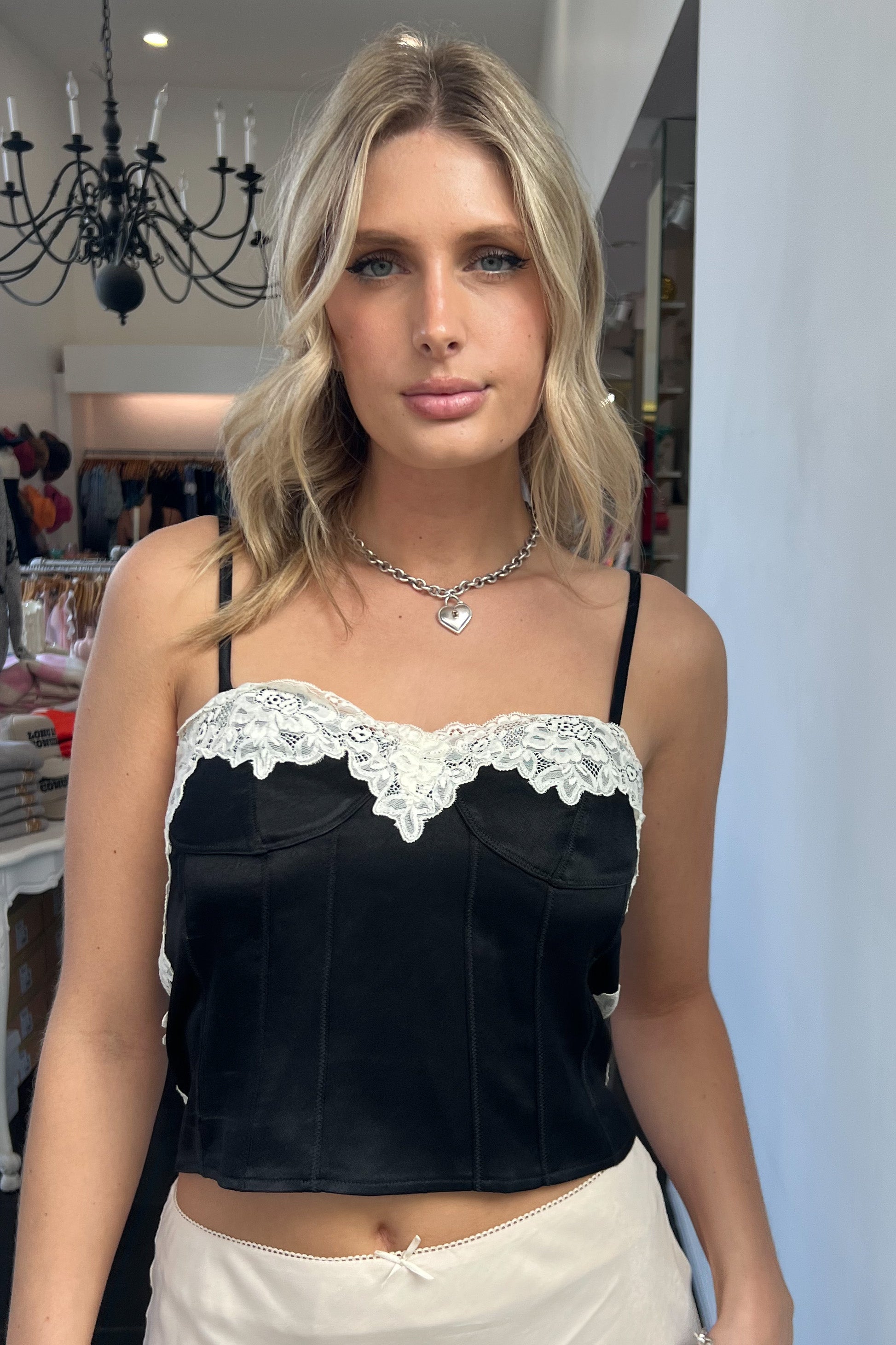 Dellilah Top-Black/Cream