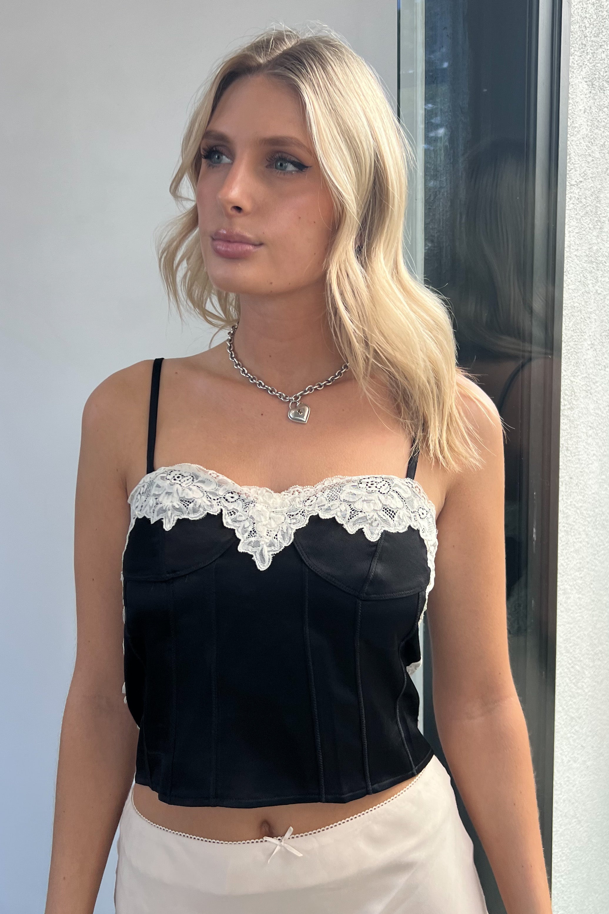 Dellilah Top-Black/Cream